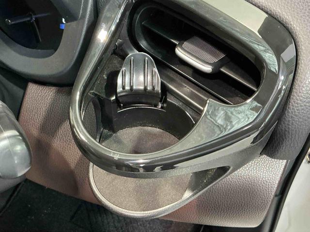 ヤリスクロスハイブリッドＺ緊急ブレーキ　電動格納ミラー　ヒーター　オートライト　衝突安全ボディ　インテリキー　ＬＥＤランプ　横滑り防止システム　アルミホイル　キーフリー　盗難防止装置　ＥＴＣ車載器　ナビ　ドラレコ（栃木県）の中古車