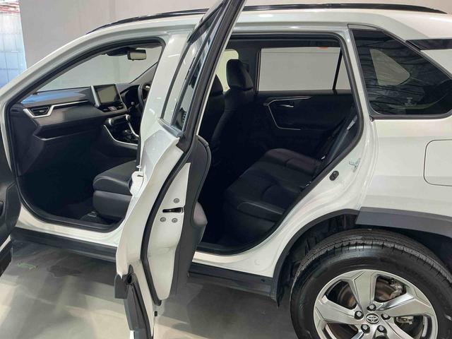 ＲＡＶ４ハイブリッドＧ衝突回避システム　Ｂモニタ　衝突安全ボディ　ＬＥＤランプ　スマートキー＆プッシュスタート　ナビ　４ＷＤ車　盗難防止　横滑防止　ＡＷ　ＡＢＳ　エアバッグ　メモリーナビ　ＥＴＣ　キーレス（栃木県）の中古車