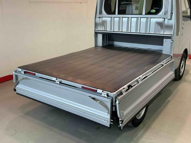 ハイゼットトラックジャンボＳＡIIIｔ５速マニュアル車　デフロック機能　　レーンアシスト　４ＷＤ　盗難防止システム　運転席エアバッグ　衝突安全ボディ　ＡＢＳ　横滑り防止システム　衝突低減ブレーキ　運転席助手席エアバッグ　ＬＥＤヘットライト（栃木県）の中古車