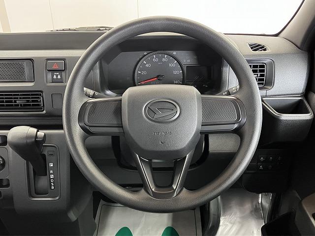 ハイゼットカーゴＤＸサポカーＳワイド適合　ラジオ　エアコン　アクセサリーソケット　コーナーセンサー　アイドリングストップ　光軸調整ダイヤル　横滑り防止機能　誤発進抑制機能　パワーウインドウ　キーレス（神奈川県）の中古車