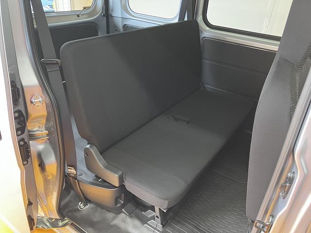 ハイゼットカーゴＤＸサポカーＳワイド適合　ラジオ　エアコン　アクセサリーソケット　コーナーセンサー　アイドリングストップ　光軸調整ダイヤル　横滑り防止機能　誤発進抑制機能　パワーウインドウ　キーレス（神奈川県）の中古車