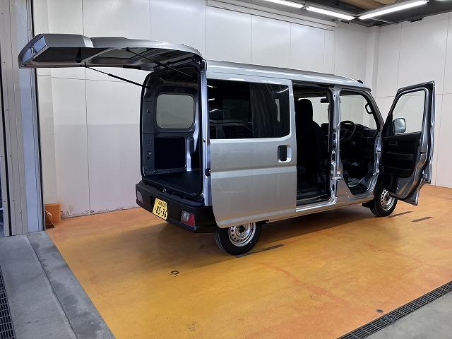 ハイゼットカーゴＤＸサポカーＳワイド適合　エアコン　アクセサリーソケット　コーナーセンサー　アイドリングストップ　光軸調整ダイヤル　横滑り防止機能　誤発進抑制機能　パワーウインドウ　キーレス（神奈川県）の中古車