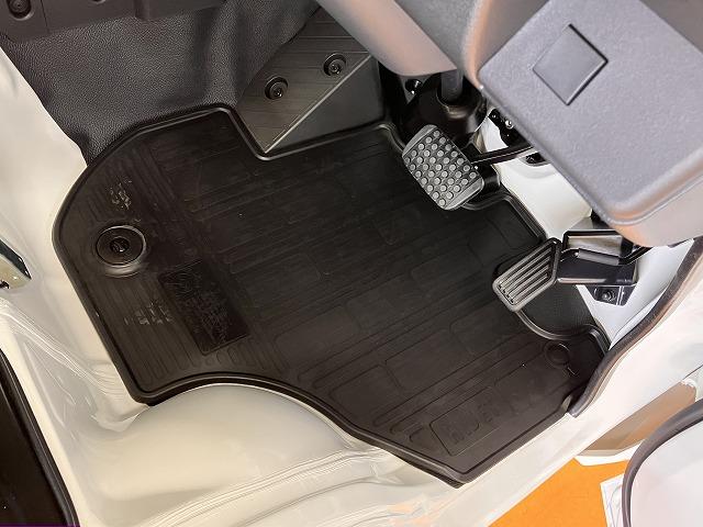 ハイゼットトラックスタンダードサポカーＳワイド適合　三方開　ゴムマット　ラジオ　エアコン　光軸調整ダイヤル　コーナーセンサー　アイドリングストップ　横滑り防止機能　誤発進抑制機能　アクセサリーソケット（神奈川県）の中古車