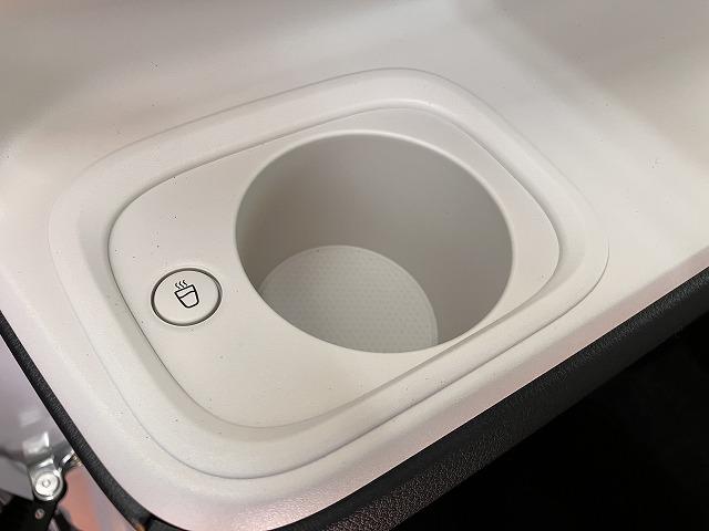 ムーヴキャンバスストライプスＧサポカーＳワイド適合　パノラマモニター対応　ＵＳＢ接続端子　電動パーキングブレーキ　シートヒーター　両側オートスライドドア　Ｐスタート　置きラクボックス　ホッとカップホルダー　キーフリー（神奈川県）の中古車