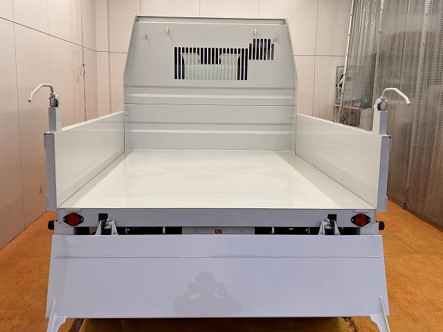 ハイゼットトラック多目的ダンプ　（ＰＴＯ式）　４ＷＤ４ＷＤ　５段マニュアルシフトレバー　三方開　ＰＴＯ式　ラジオ　エアコン　アイドリングストップ　コーナーセンサー　横滑り防止機能　誤発進抑制機能　荷台作業灯（神奈川県）の中古車