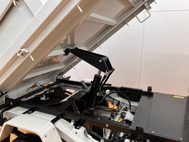 ハイゼットトラック多目的ダンプ　（ＰＴＯ式）　４ＷＤ４ＷＤ　５段マニュアルシフトレバー　三方開　ＰＴＯ式　ラジオ　エアコン　アイドリングストップ　コーナーセンサー　横滑り防止機能　誤発進抑制機能　荷台作業灯（神奈川県）の中古車