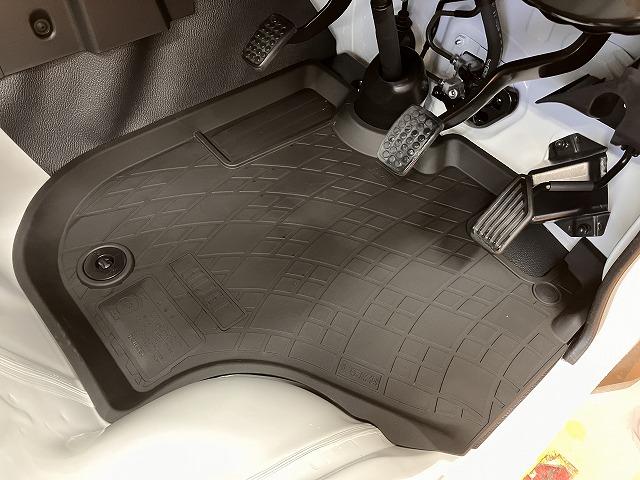 ハイゼットトラック多目的ダンプ　（ＰＴＯ式）　４ＷＤ４ＷＤ　５段マニュアルシフトレバー　三方開　ＰＴＯ式　ラジオ　エアコン　アイドリングストップ　コーナーセンサー　横滑り防止機能　誤発進抑制機能　荷台作業灯（神奈川県）の中古車