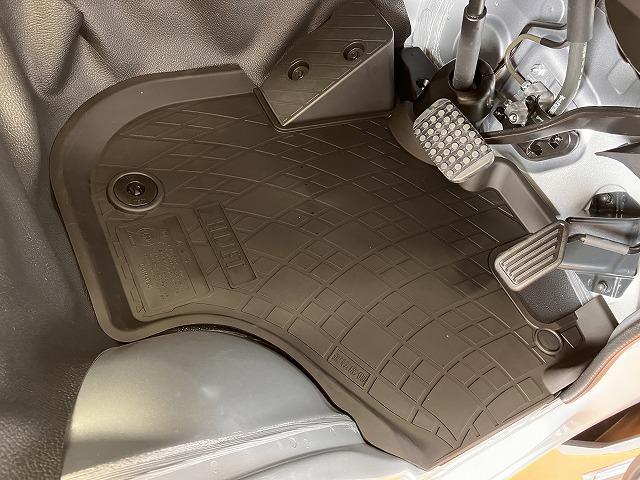 ハイゼットトラックジャンボエクストラサポカーＳワイド適合　三方開　エアコン　コーナーセンサー　アイドリングストップ　荷台照明　誤発進抑制機能　横滑り防止機能　光軸調整ダイヤル　センターデフロック　電動格納ミラー　パワーウィンドウ（神奈川県）の中古車