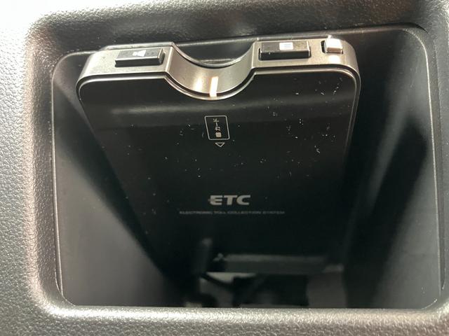 タントカスタムＲＳ　トップエディションＳＡIIIサポカーＳワイド適合　ミラクルオープンドア　両側オートスライドドア　ステアリングスイッチ　ＵＳＢ接続端子　Ｐスタート　オートハイビーム　運転席シートヒーター　ＥＴＣ　キーフリー（神奈川県）の中古車