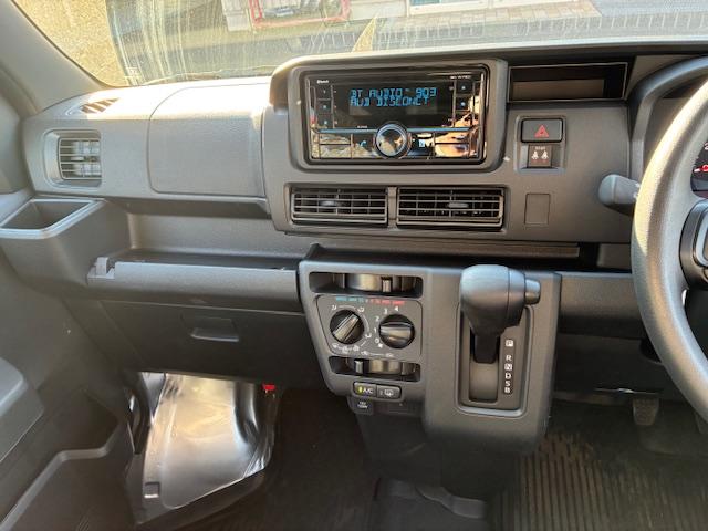 ハイゼットカーゴＤＸサポカーＳワイド適合　Ｂｌｕｅｔｏｏｔｈオーディオ　エアコン　アクセサリーソケット　コーナーセンサー　アイドリングストップ　光軸調整ダイヤル　横滑り防止機能　誤発進抑制機能　パワーウインドウ　キーレス（神奈川県）の中古車