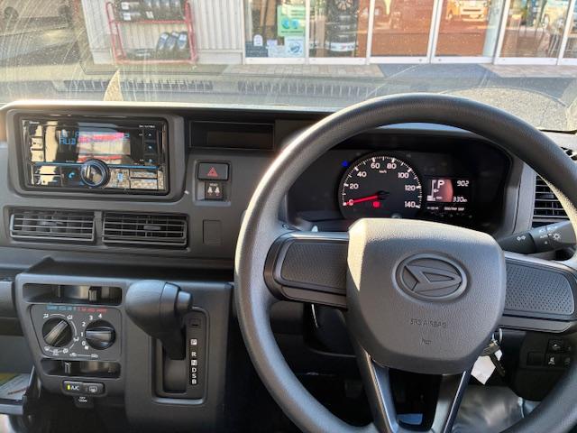 ハイゼットカーゴＤＸサポカーＳワイド適合　Ｂｌｕｅｔｏｏｔｈオーディオ　エアコン　アクセサリーソケット　コーナーセンサー　アイドリングストップ　光軸調整ダイヤル　横滑り防止機能　誤発進抑制機能　パワーウインドウ　キーレス（神奈川県）の中古車