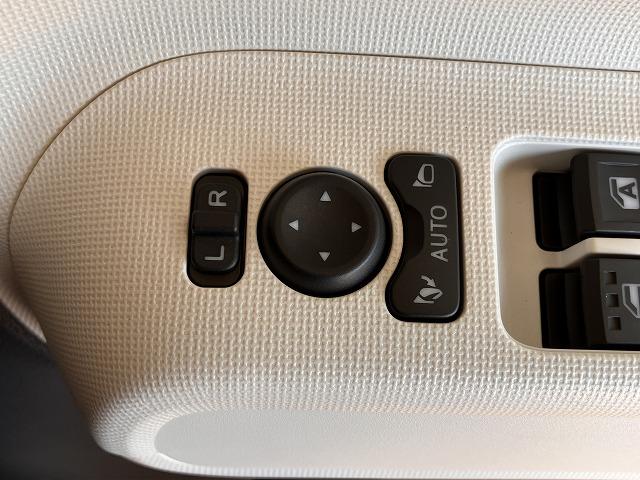 ムーヴキャンバスストライプスＧサポカーＳワイド適合　パノラマモニター対応　ＵＳＢ接続端子　電動パーキングブレーキ　シートヒーター　両側オートスライドドア　Ｐスタート　ホッとカップホルダー　置きラクボックス　キーフリー（神奈川県）の中古車