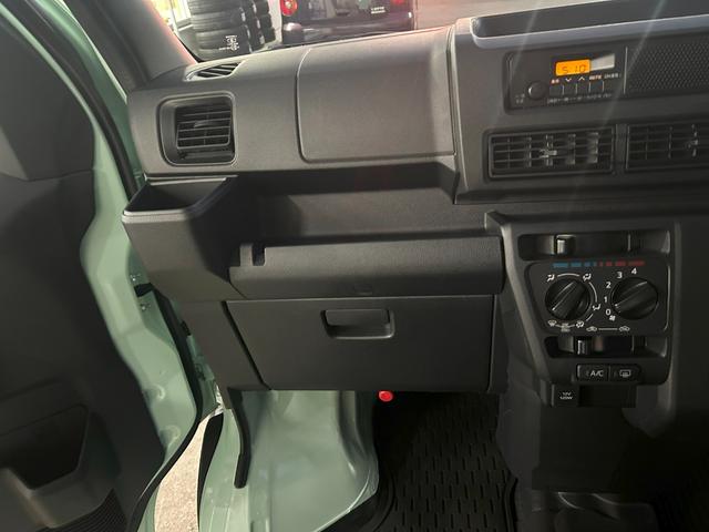 ハイゼットカーゴＤＸサポカーＳワイド適合　ラジオ　エアコン　アクセサリーソケット　コーナーセンサー　アイドリングストップ　光軸調整ダイヤル　横滑り防止機能　誤発進抑制機能　パワーウインドウ　キーレス（神奈川県）の中古車