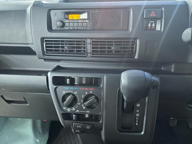 ハイゼットカーゴＤＸサポカーＳワイド適合　ラジオ　エアコン　アクセサリーソケット　コーナーセンサー　アイドリングストップ　光軸調整ダイヤル　横滑り防止機能　誤発進抑制機能　パワーウインドウ　キーレス（神奈川県）の中古車