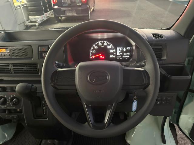 ハイゼットカーゴＤＸサポカーＳワイド適合　ラジオ　エアコン　アクセサリーソケット　コーナーセンサー　アイドリングストップ　光軸調整ダイヤル　横滑り防止機能　誤発進抑制機能　パワーウインドウ　キーレス（神奈川県）の中古車