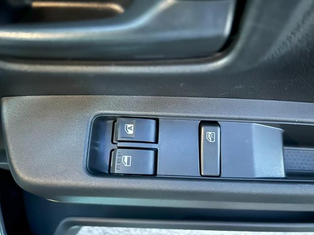 ハイゼットカーゴＤＸサポカーＳワイド適合　ラジオ　エアコン　アクセサリーソケット　コーナーセンサー　アイドリングストップ　光軸調整ダイヤル　横滑り防止機能　誤発進抑制機能　パワーウインドウ　キーレス（神奈川県）の中古車