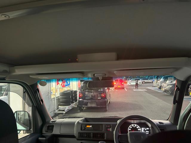 ハイゼットカーゴＤＸサポカーＳワイド適合　ラジオ　エアコン　アクセサリーソケット　コーナーセンサー　アイドリングストップ　光軸調整ダイヤル　横滑り防止機能　誤発進抑制機能　パワーウインドウ　キーレス（神奈川県）の中古車