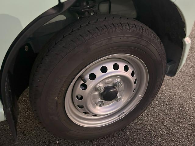 ハイゼットカーゴＤＸサポカーＳワイド適合　ラジオ　エアコン　アクセサリーソケット　コーナーセンサー　アイドリングストップ　光軸調整ダイヤル　横滑り防止機能　誤発進抑制機能　パワーウインドウ　キーレス（神奈川県）の中古車