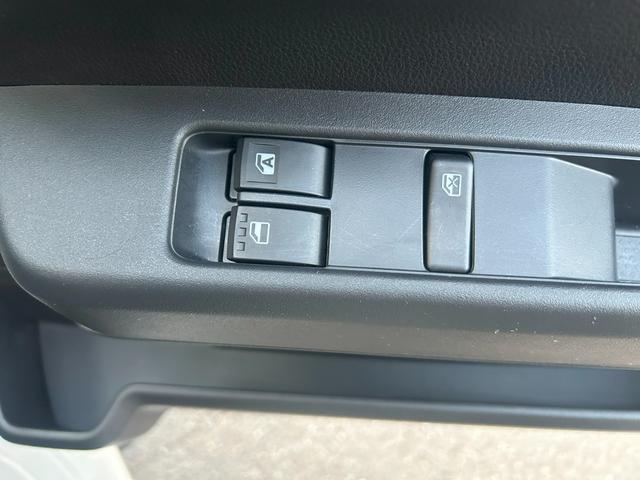 ハイゼットカーゴDXサポカーSワイド適合 ラジオ エアコン アクセサリーソケット コーナーセンサー アイドリングストップ 光軸調整ダイヤル 横滑り防止機能 誤発進抑制機能 パワーウインドウ キーレス(神奈川県)の中古車