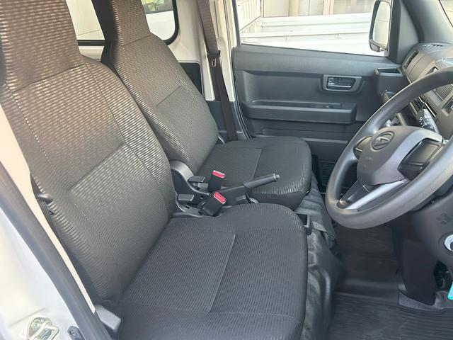 ハイゼットカーゴDXサポカーSワイド適合 ラジオ エアコン アクセサリーソケット コーナーセンサー アイドリングストップ 光軸調整ダイヤル 横滑り防止機能 誤発進抑制機能 パワーウインドウ キーレス(神奈川県)の中古車