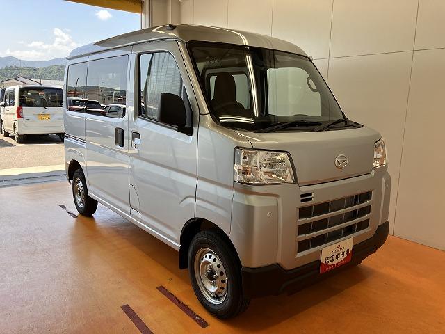 ハイゼットカーゴＤＸサポカーＳワイド適合　ラジオ　エアコン　アクセサリーソケット　コーナーセンサー　アイドリングストップ　光軸調整ダイヤル　横滑り防止機能　誤発進抑制機能　パワーウインドウ　キーレス（神奈川県）の中古車