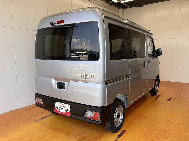 ハイゼットカーゴＤＸサポカーＳワイド適合　ラジオ　エアコン　アクセサリーソケット　コーナーセンサー　アイドリングストップ　光軸調整ダイヤル　横滑り防止機能　誤発進抑制機能　パワーウインドウ　キーレス（神奈川県）の中古車