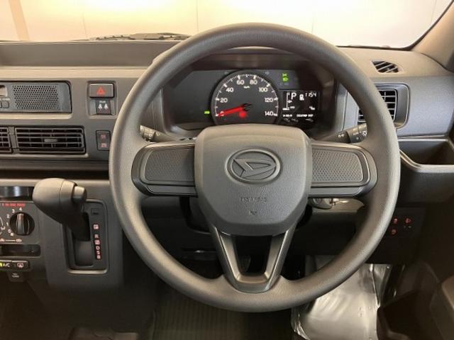 ハイゼットカーゴＤＸサポカーＳワイド適合　ラジオ　エアコン　アクセサリーソケット　コーナーセンサー　アイドリングストップ　光軸調整ダイヤル　横滑り防止機能　誤発進抑制機能　パワーウインドウ　キーレス（神奈川県）の中古車