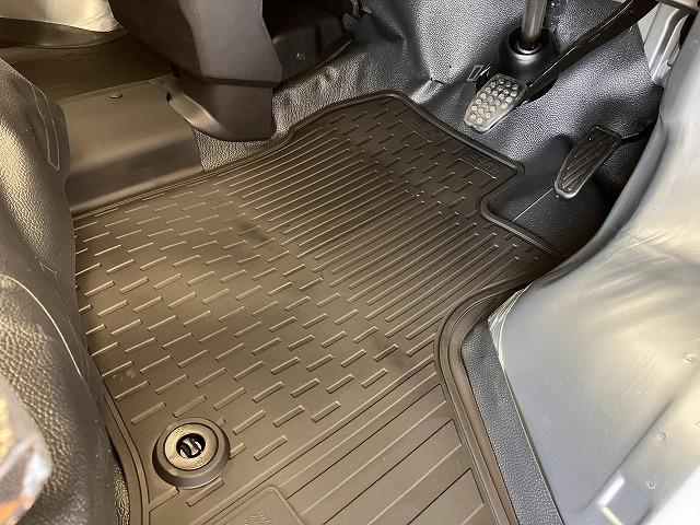 ハイゼットカーゴＤＸサポカーＳワイド適合　ラジオ　エアコン　アクセサリーソケット　コーナーセンサー　アイドリングストップ　光軸調整ダイヤル　横滑り防止機能　誤発進抑制機能　パワーウインドウ　キーレス（神奈川県）の中古車