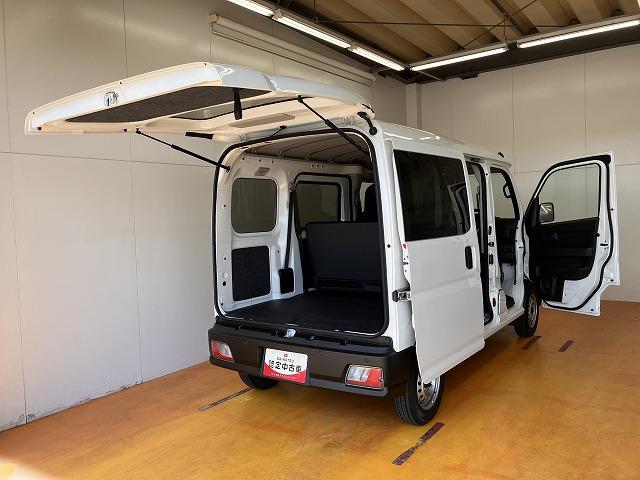 ハイゼットカーゴＤＸサポカーＳワイド適合　ラジオ　エアコン　アクセサリーソケット　コーナーセンサー　アイドリングストップ　光軸調整ダイヤル　横滑り防止機能　誤発進抑制機能　パワーウインドウ　キーレス（神奈川県）の中古車