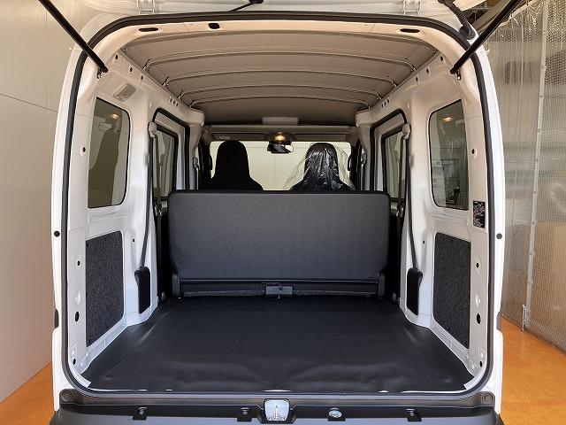 ハイゼットカーゴＤＸサポカーＳワイド適合　ラジオ　エアコン　アクセサリーソケット　コーナーセンサー　アイドリングストップ　光軸調整ダイヤル　横滑り防止機能　誤発進抑制機能　パワーウインドウ　キーレス（神奈川県）の中古車