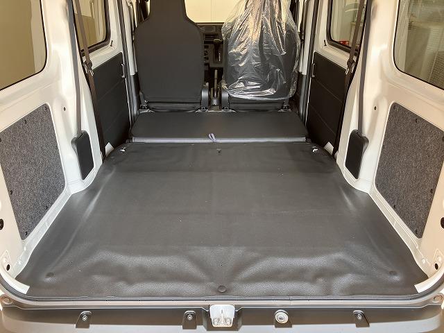 ハイゼットカーゴＤＸサポカーＳワイド適合　ラジオ　エアコン　アクセサリーソケット　コーナーセンサー　アイドリングストップ　光軸調整ダイヤル　横滑り防止機能　誤発進抑制機能　パワーウインドウ　キーレス（神奈川県）の中古車