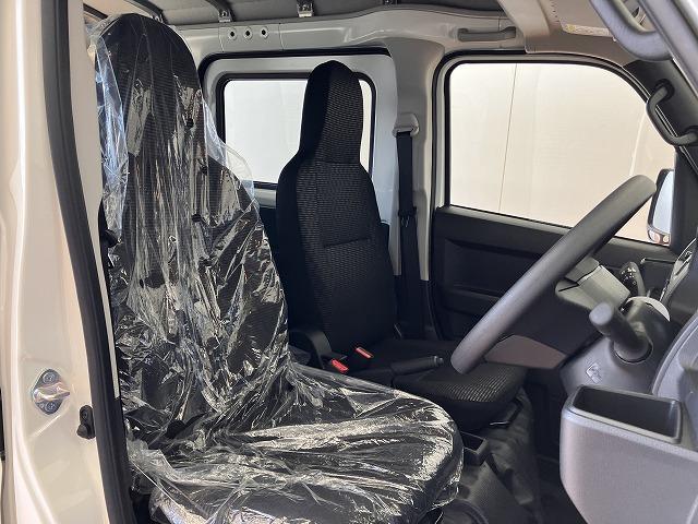 ハイゼットカーゴＤＸサポカーＳワイド適合　ラジオ　エアコン　アクセサリーソケット　コーナーセンサー　アイドリングストップ　光軸調整ダイヤル　横滑り防止機能　誤発進抑制機能　パワーウインドウ　キーレス（神奈川県）の中古車