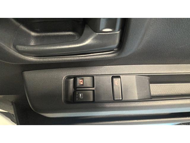 ハイゼットカーゴＤＸサポカーＳワイド適合　Ｂｌｕｅｔｏｏｔｈオーディオ　エアコン　アクセサリーソケット　コーナーセンサー　アイドリングストップ　光軸調整ダイヤル　横滑り防止機能　誤発進抑制機能　パワーウインドウ　キーレス（神奈川県）の中古車