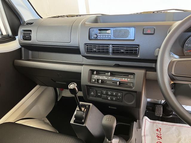 ハイゼットトラック多目的ダンプ　５ＭＴ　エアコン　４ＷＤ　センターデフロックサポカーＳワイド適合　ダンプ　荷台ライト　５速マニュアル　ラジオチューナー　エアコン　４ＷＤスイッチ　センターデフロック　誤発進抑制装置　横滑り防止機能　コーナーセンサー　アイドリングストップ（神奈川県）の中古車
