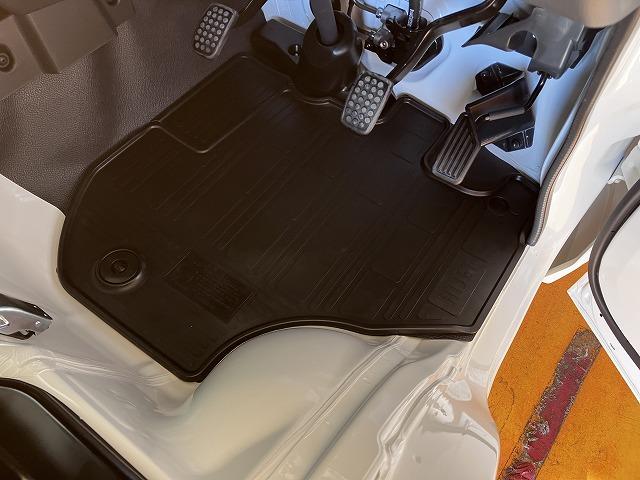 ハイゼットトラック多目的ダンプ　５ＭＴ　エアコン　４ＷＤ　センターデフロックサポカーＳワイド適合　ダンプ　荷台ライト　５速マニュアル　ラジオチューナー　エアコン　４ＷＤスイッチ　センターデフロック　誤発進抑制装置　横滑り防止機能　コーナーセンサー　アイドリングストップ（神奈川県）の中古車