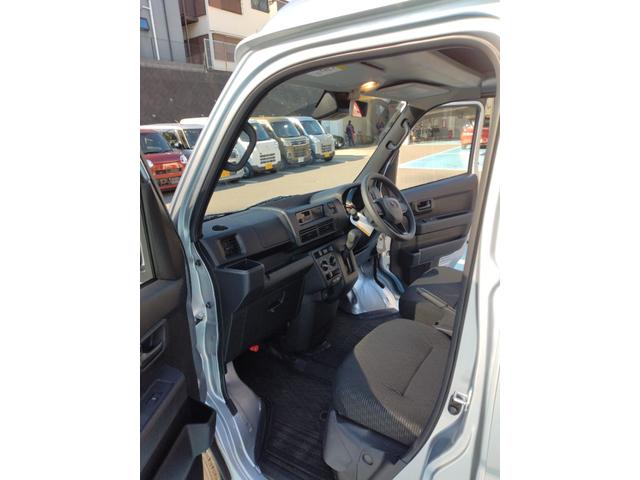 ハイゼットカーゴDXサポカーSワイド適合 ラジオ エアコン アクセサリーソケット コーナーセンサー アイドリングストップ 光軸調整ダイヤル 横滑り防止機能 誤発進抑制機能 パワーウインドウ キーレス(神奈川県)の中古車