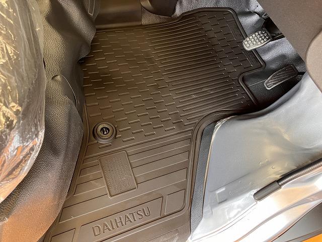 ハイゼットカーゴDXサポカーSワイド適合 ラジオ エアコン アクセサリーソケット コーナーセンサー アイドリングストップ 光軸調整ダイヤル 横滑り防止機能 誤発進抑制機能 パワーウインドウ キーレス(神奈川県)の中古車