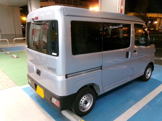 ハイゼットカーゴＤＸサポカーＳワイド適合　ラジオ　エアコン　アクセサリーソケット　コーナーセンサー　アイドリングストップ　光軸調整ダイヤル　横滑り防止機能　誤発進抑制機能　パワーウインドウ　キーレス（神奈川県）の中古車