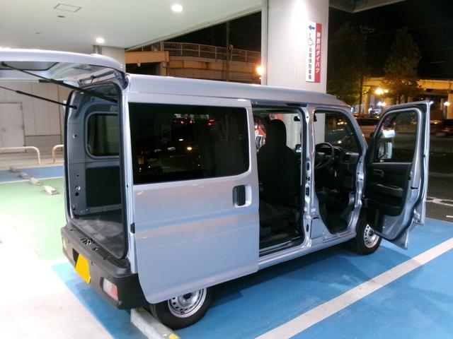 ハイゼットカーゴＤＸサポカーＳワイド適合　ラジオ　エアコン　アクセサリーソケット　コーナーセンサー　アイドリングストップ　光軸調整ダイヤル　横滑り防止機能　誤発進抑制機能　パワーウインドウ　キーレス（神奈川県）の中古車