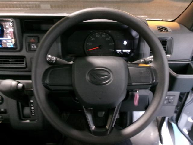 ハイゼットカーゴＤＸサポカーＳワイド適合　ラジオ　エアコン　アクセサリーソケット　コーナーセンサー　アイドリングストップ　光軸調整ダイヤル　横滑り防止機能　誤発進抑制機能　パワーウインドウ　キーレス（神奈川県）の中古車