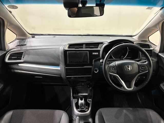 フィットハイブリッドＬ　ホンダセンシング４ＷＤ　ＥＴＣ　アルミホイール　ＬＥＤヘッドランプ　スマートキー　記録簿　禁煙車　エアバッグ　エアコン　パワーステアリング　パワーウィンドウ　ＡＢＳ（北海道）の中古車