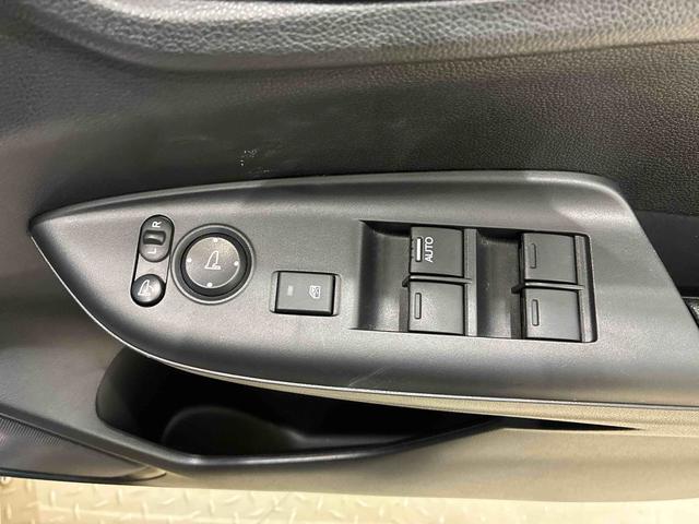 フィットハイブリッドＬ　ホンダセンシング４ＷＤ　ＥＴＣ　アルミホイール　ＬＥＤヘッドランプ　スマートキー　記録簿　禁煙車　エアバッグ　エアコン　パワーステアリング　パワーウィンドウ　ＡＢＳ（北海道）の中古車