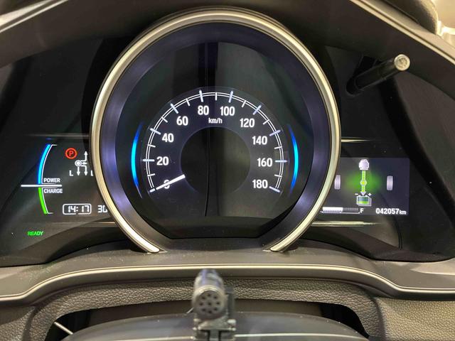 フィットハイブリッドＬ　ホンダセンシング４ＷＤ　ＥＴＣ　アルミホイール　ＬＥＤヘッドランプ　スマートキー　記録簿　禁煙車　エアバッグ　エアコン　パワーステアリング　パワーウィンドウ　ＡＢＳ（北海道）の中古車