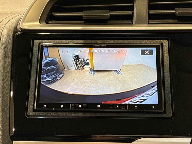 フィットハイブリッドＬ　ホンダセンシング４ＷＤ　ＥＴＣ　アルミホイール　ＬＥＤヘッドランプ　スマートキー　記録簿　禁煙車　エアバッグ　エアコン　パワーステアリング　パワーウィンドウ　ＡＢＳ（北海道）の中古車