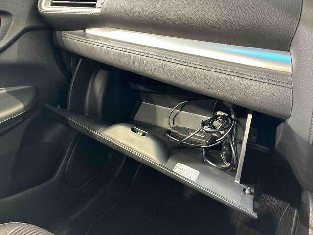 フィットハイブリッドＬ　ホンダセンシング４ＷＤ　ＥＴＣ　アルミホイール　ＬＥＤヘッドランプ　スマートキー　記録簿　禁煙車　エアバッグ　エアコン　パワーステアリング　パワーウィンドウ　ＡＢＳ（北海道）の中古車