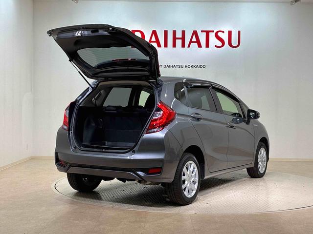 フィットハイブリッドＬ　ホンダセンシング４ＷＤ　ＥＴＣ　アルミホイール　ＬＥＤヘッドランプ　スマートキー　記録簿　禁煙車　エアバッグ　エアコン　パワーステアリング　パワーウィンドウ　ＡＢＳ（北海道）の中古車