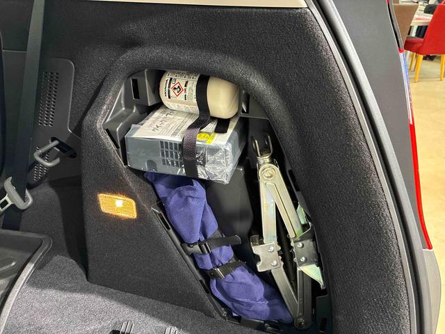 フィットハイブリッドＬ　ホンダセンシング４ＷＤ　ＥＴＣ　アルミホイール　ＬＥＤヘッドランプ　スマートキー　記録簿　禁煙車　エアバッグ　エアコン　パワーステアリング　パワーウィンドウ　ＡＢＳ（北海道）の中古車