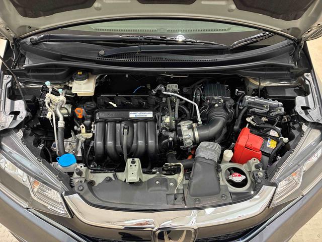 フィットハイブリッドＬ　ホンダセンシング４ＷＤ　ＥＴＣ　アルミホイール　ＬＥＤヘッドランプ　スマートキー　記録簿　禁煙車　エアバッグ　エアコン　パワーステアリング　パワーウィンドウ　ＡＢＳ（北海道）の中古車