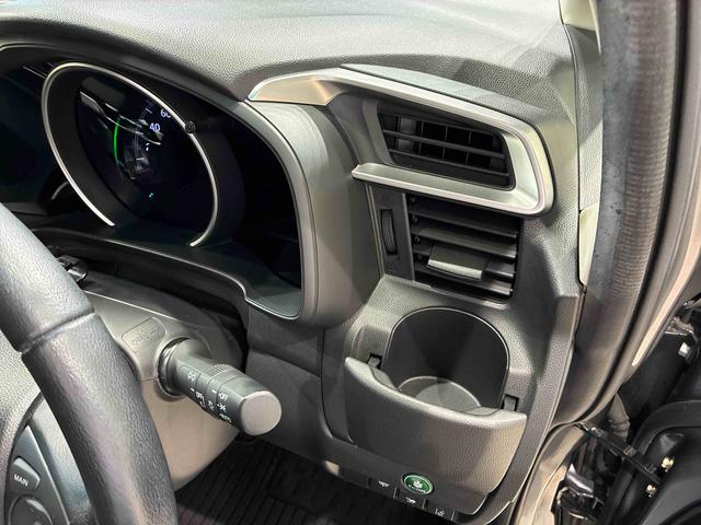 フィットハイブリッドＬ　ホンダセンシング４ＷＤ　ＥＴＣ　アルミホイール　ＬＥＤヘッドランプ　スマートキー　記録簿　禁煙車　エアバッグ　エアコン　パワーステアリング　パワーウィンドウ　ＡＢＳ（北海道）の中古車