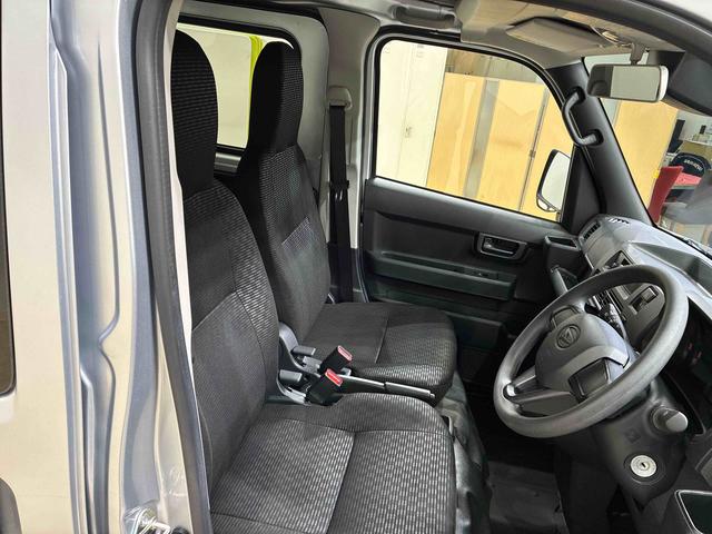 ハイゼットカーゴＤＸ４ＷＤ　アイドリングストップ　オートマチックハイビーム　衝突防止システム　レーンアシスト　キーレスエントリー　記録簿　ワンオーナー　エアバッグ　エアコン　パワーステアリング　パワーウィンドウ　ＡＢＳ（北海道）の中古車